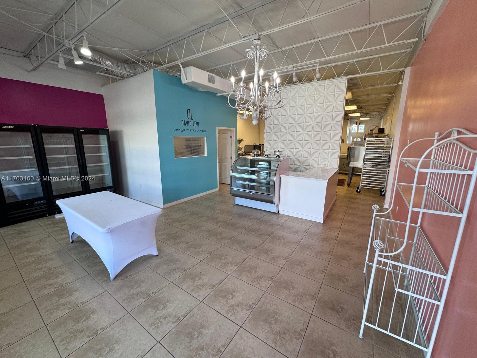 Stunning Commercial/Industrial/Lease